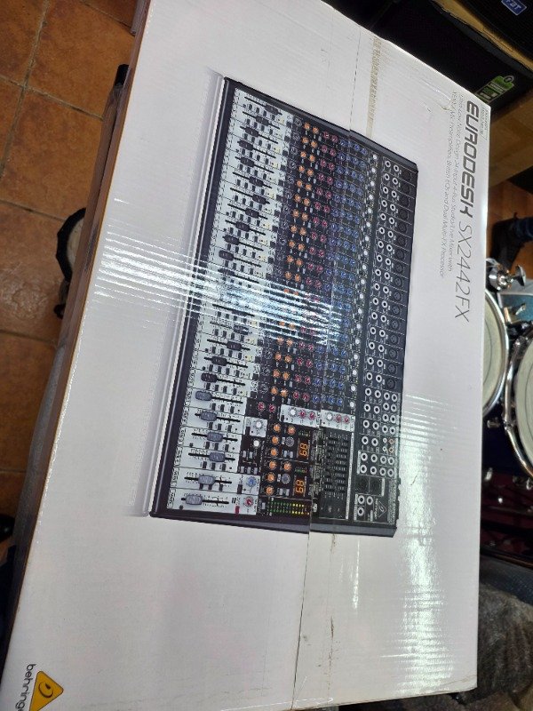 Behringer Eurodesk SX2442FX Mixer with Effects